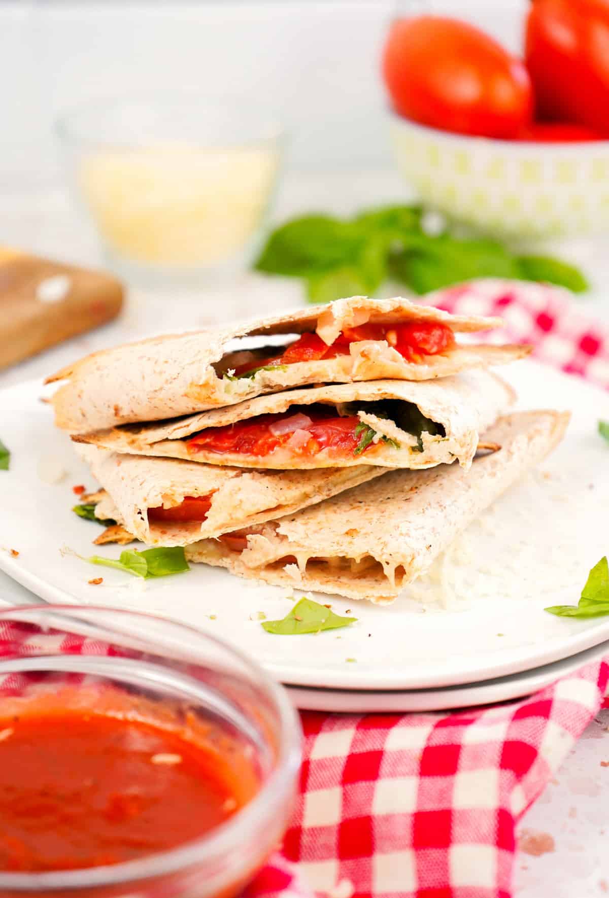 How to make veggie pizza quesadillas in the air fryer 