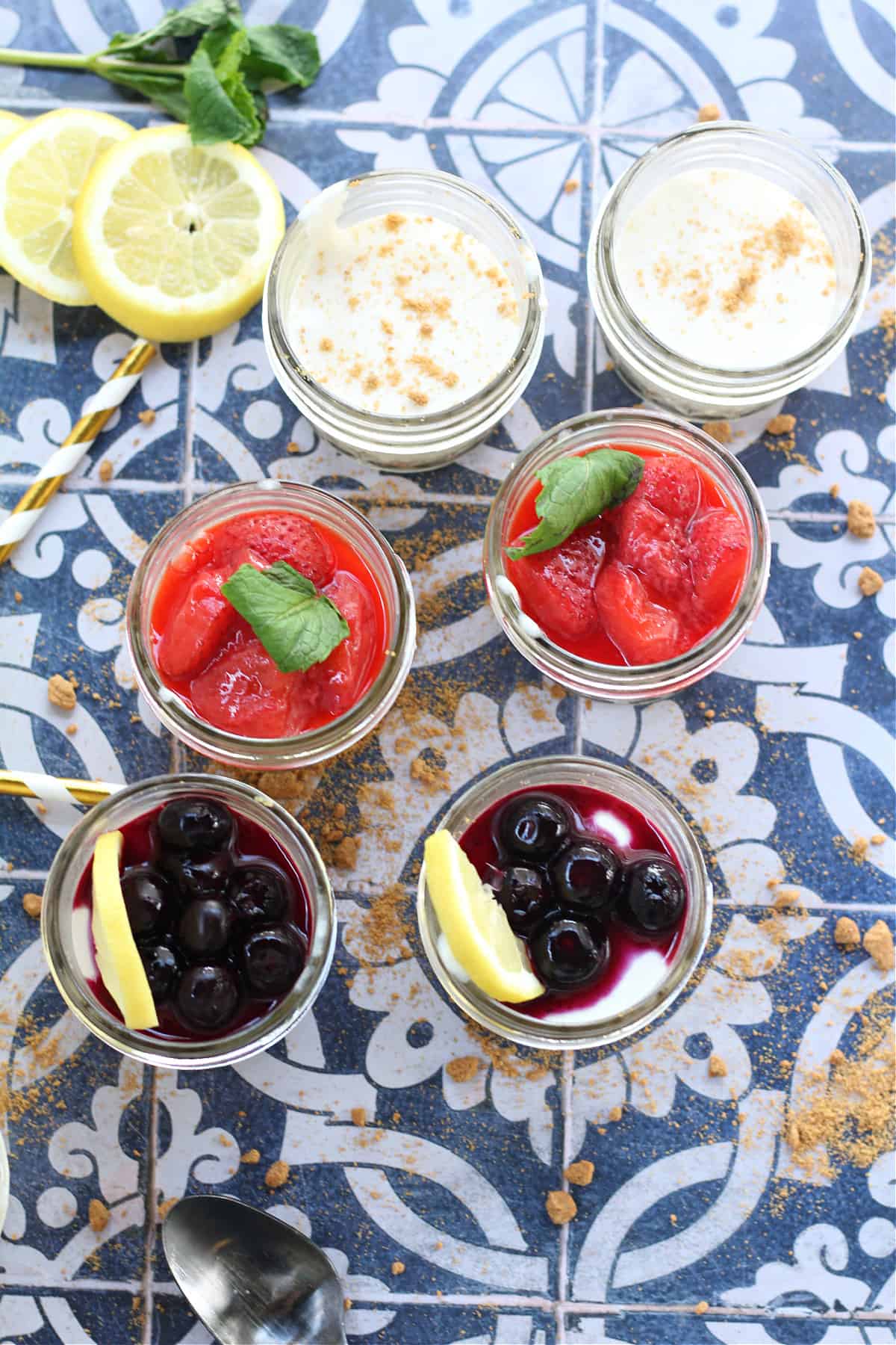 Healthy No Bake Cheesecake with fruit sauce